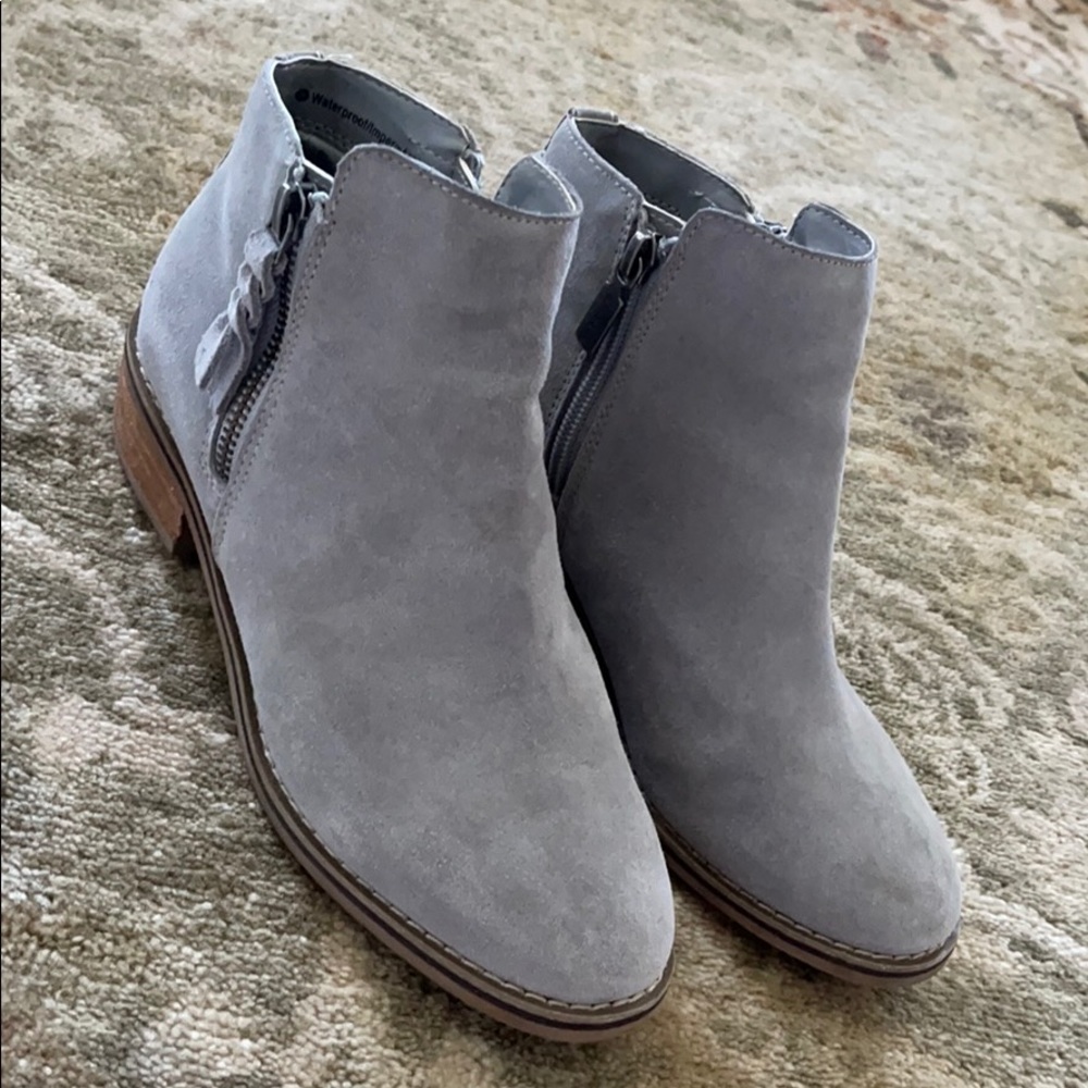Blonde gray boots with wooden heel